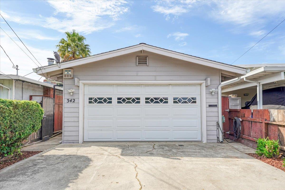 Detail Gallery Image 2 of 43 For 342 Wilkes Cir, Santa Cruz,  CA 95060 - 3 Beds | 2 Baths