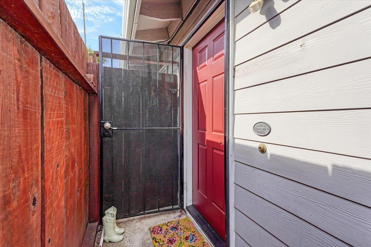 Detail Gallery Image 6 of 43 For 342 Wilkes Cir, Santa Cruz,  CA 95060 - 3 Beds | 2 Baths