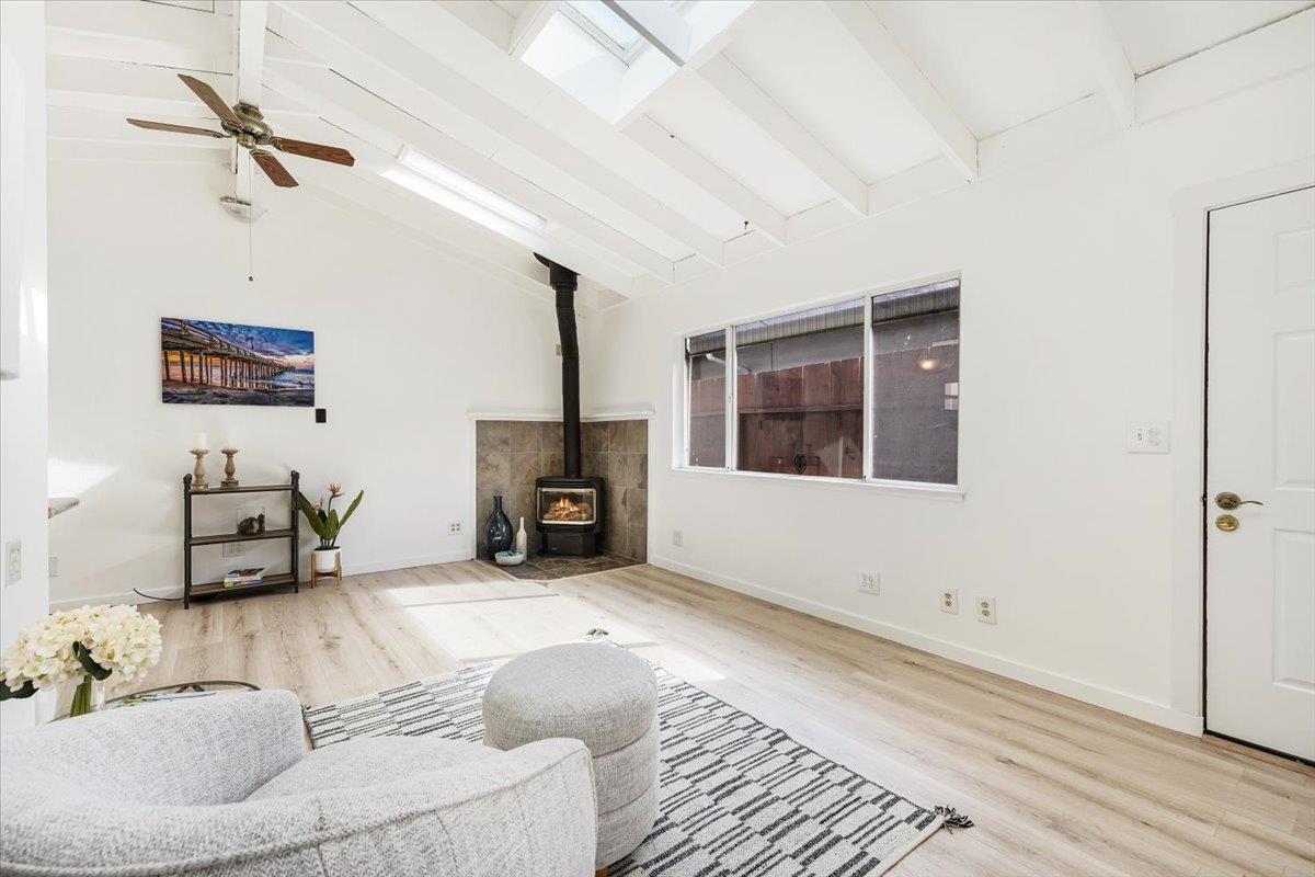 Detail Gallery Image 9 of 43 For 342 Wilkes Cir, Santa Cruz,  CA 95060 - 3 Beds | 2 Baths