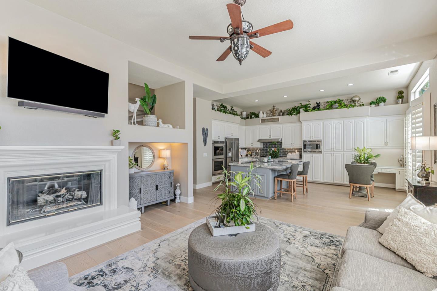 Detail Gallery Image 12 of 73 For 19087 Ravenswood Ct, Morgan Hill,  CA 95037 - 3 Beds | 2/1 Baths