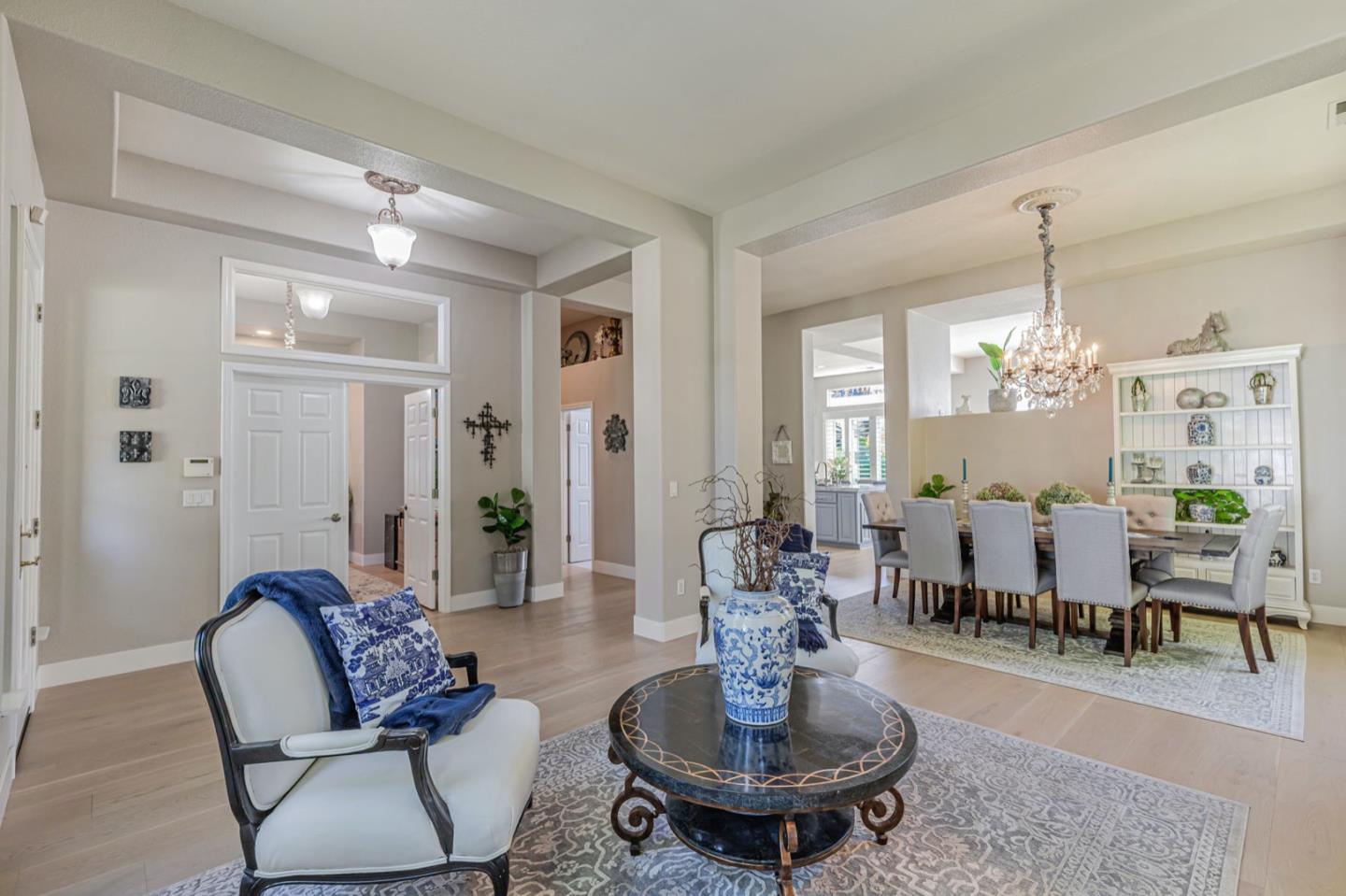 Detail Gallery Image 14 of 73 For 19087 Ravenswood Ct, Morgan Hill,  CA 95037 - 3 Beds | 2/1 Baths