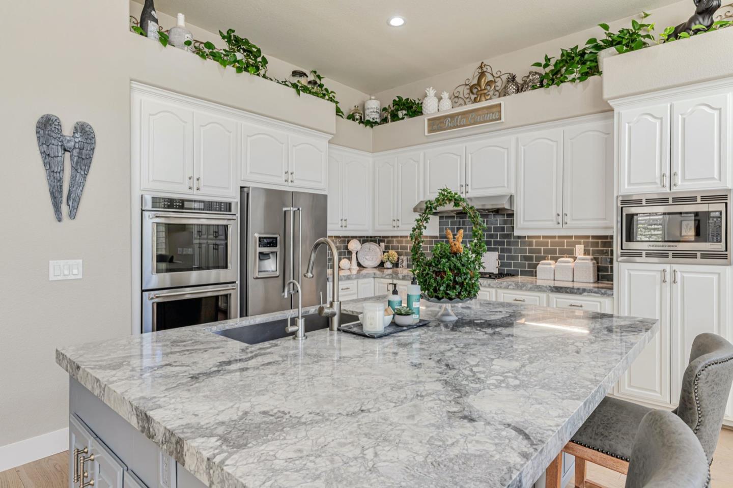 Detail Gallery Image 18 of 73 For 19087 Ravenswood Ct, Morgan Hill,  CA 95037 - 3 Beds | 2/1 Baths