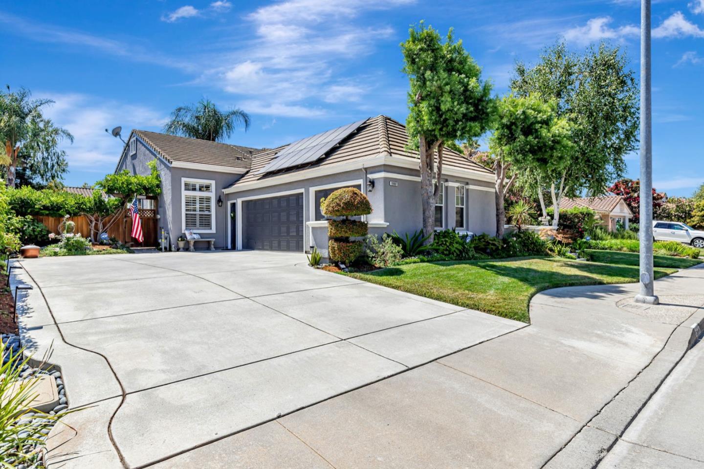 Detail Gallery Image 4 of 73 For 19087 Ravenswood Ct, Morgan Hill,  CA 95037 - 3 Beds | 2/1 Baths