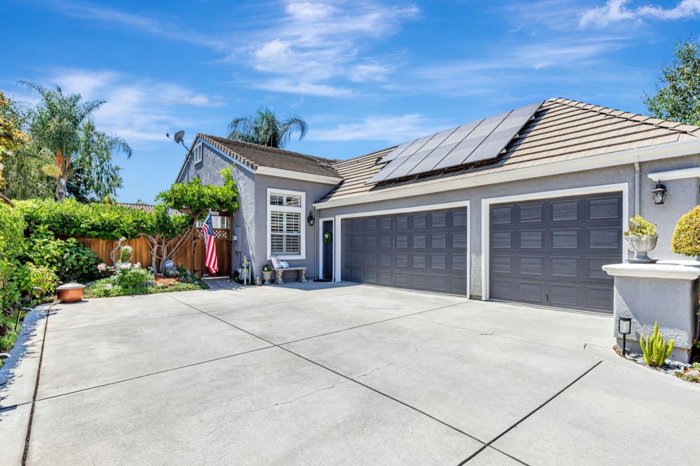 Detail Gallery Image 5 of 73 For 19087 Ravenswood Ct, Morgan Hill,  CA 95037 - 3 Beds | 2/1 Baths