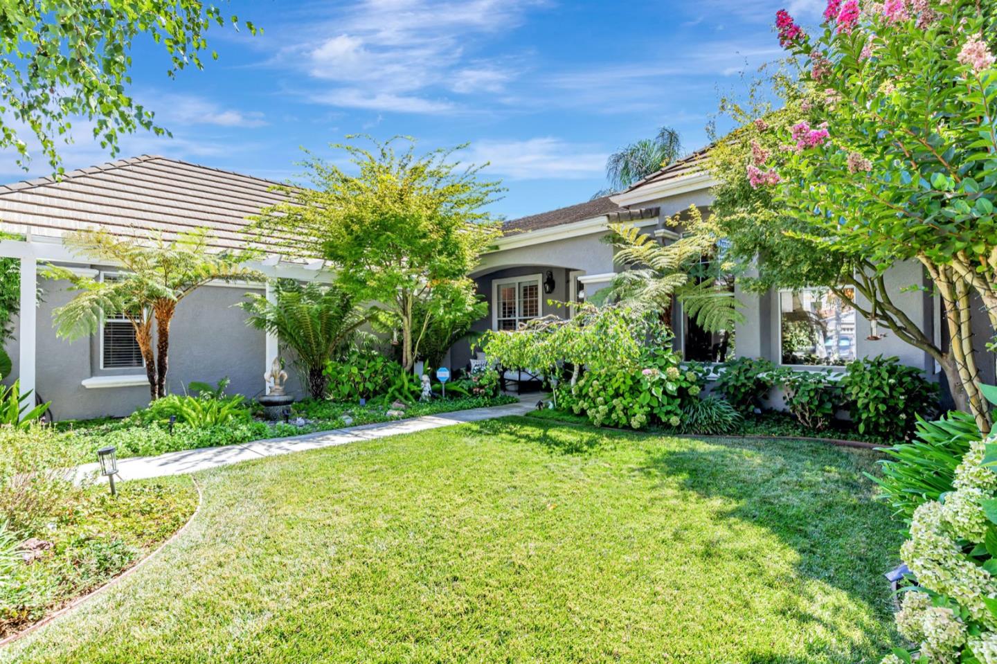 Detail Gallery Image 6 of 73 For 19087 Ravenswood Ct, Morgan Hill,  CA 95037 - 3 Beds | 2/1 Baths