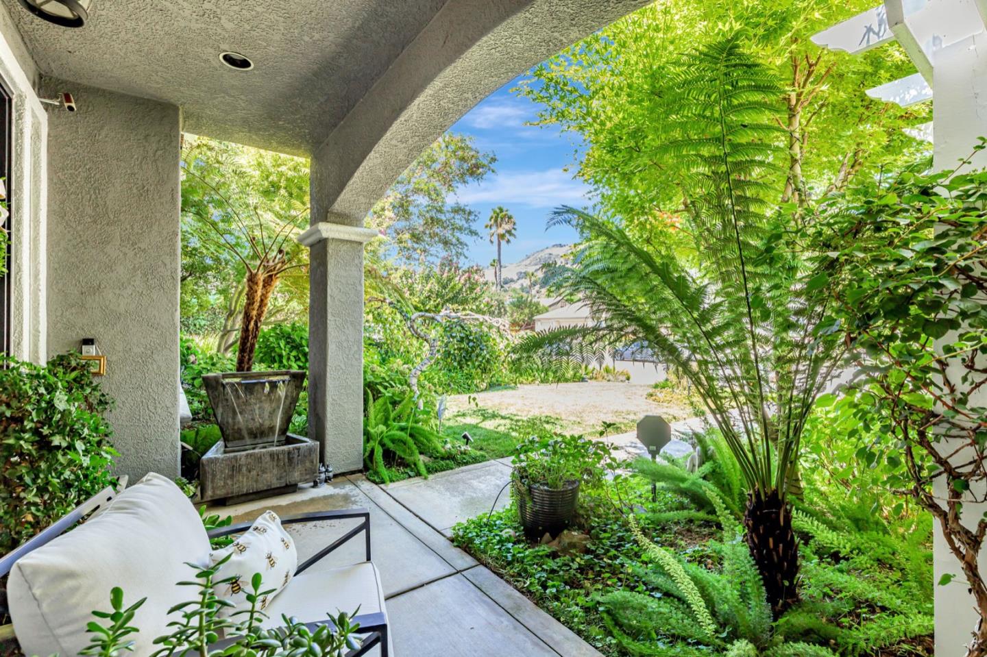 Detail Gallery Image 7 of 73 For 19087 Ravenswood Ct, Morgan Hill,  CA 95037 - 3 Beds | 2/1 Baths