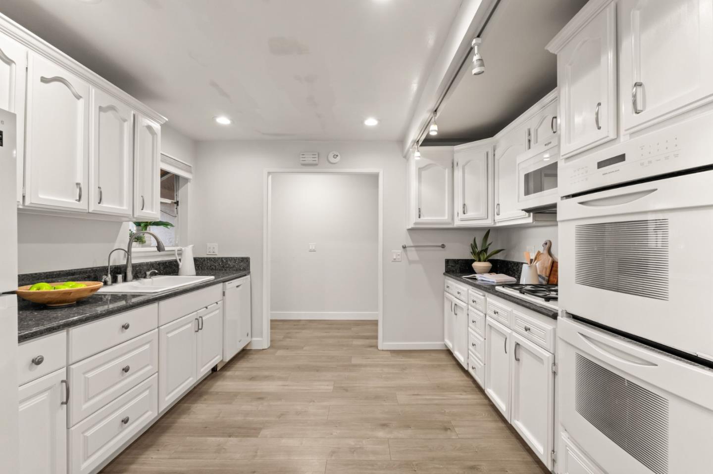Detail Gallery Image 10 of 100 For 1898 Anne Marie Ct, San Jose,  CA 95132 - 4 Beds | 2 Baths