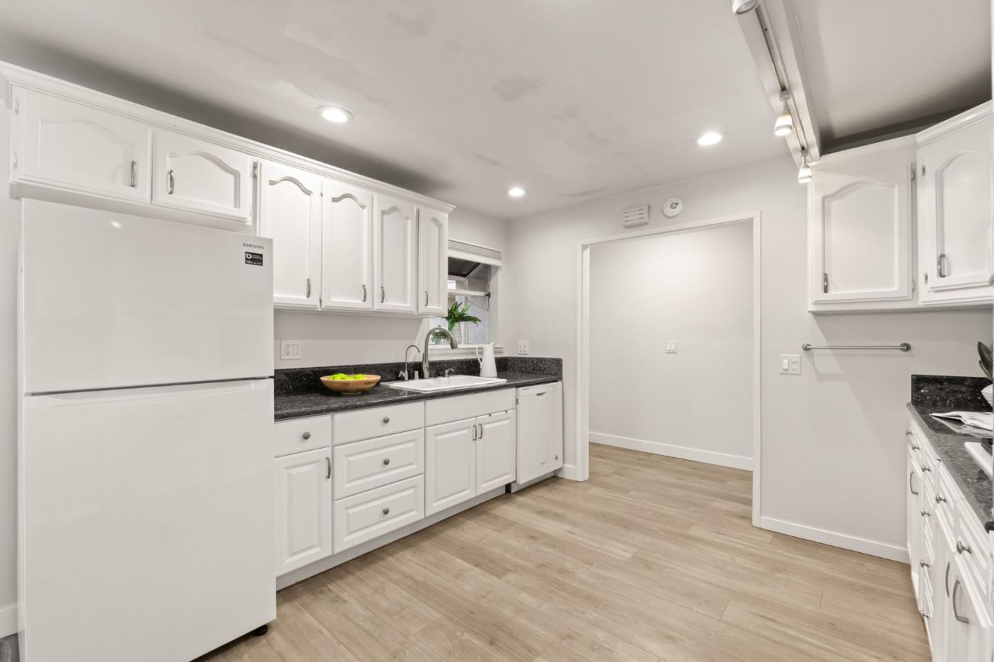 Detail Gallery Image 11 of 100 For 1898 Anne Marie Ct, San Jose,  CA 95132 - 4 Beds | 2 Baths