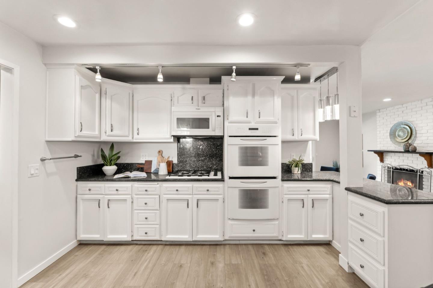 Detail Gallery Image 8 of 100 For 1898 Anne Marie Ct, San Jose,  CA 95132 - 4 Beds | 2 Baths