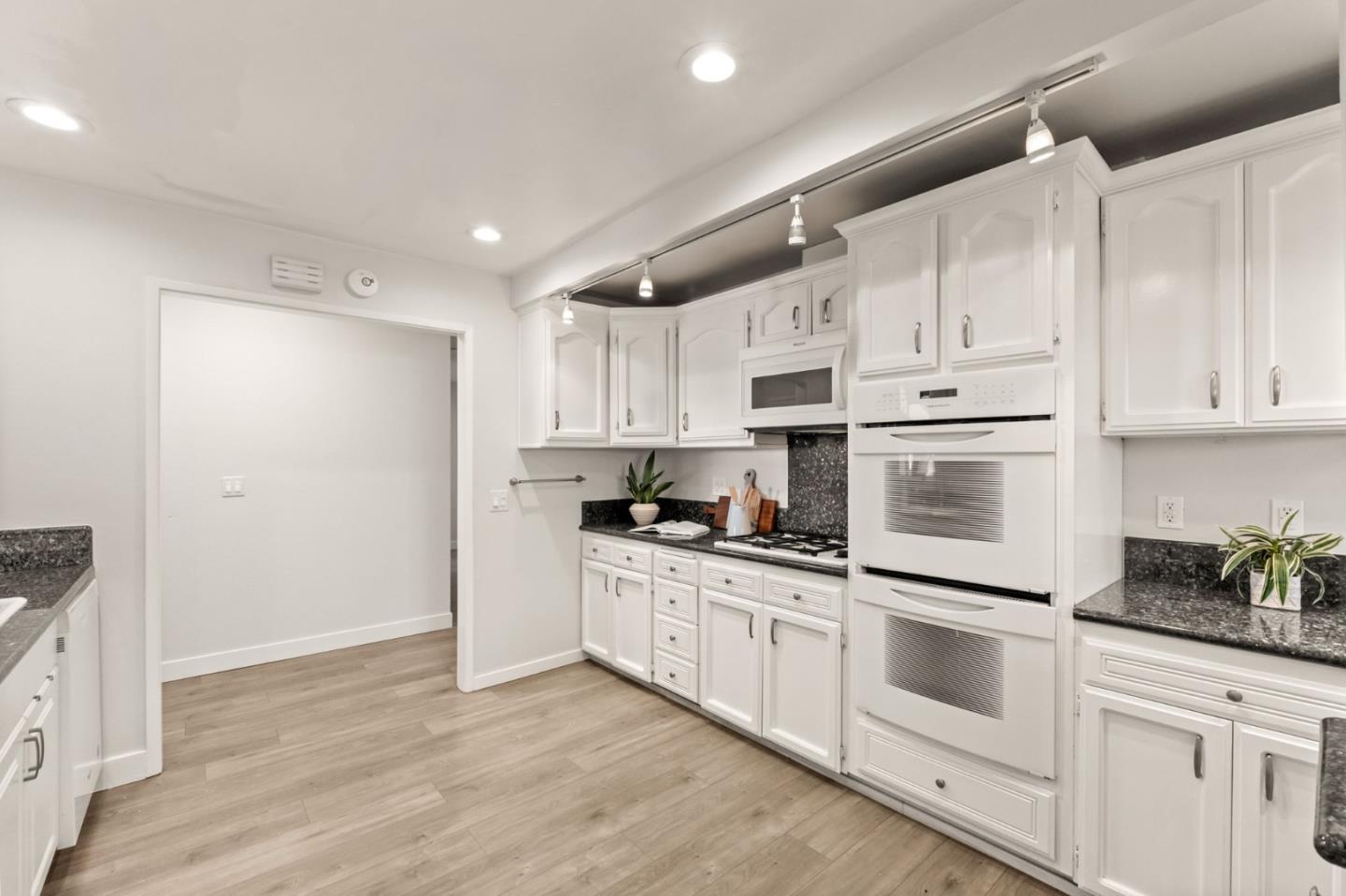 Detail Gallery Image 9 of 100 For 1898 Anne Marie Ct, San Jose,  CA 95132 - 4 Beds | 2 Baths
