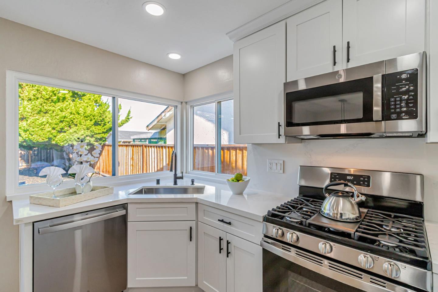 Detail Gallery Image 14 of 36 For 3351 Gardendale Dr, San Jose,  CA 95118 - 3 Beds | 2 Baths