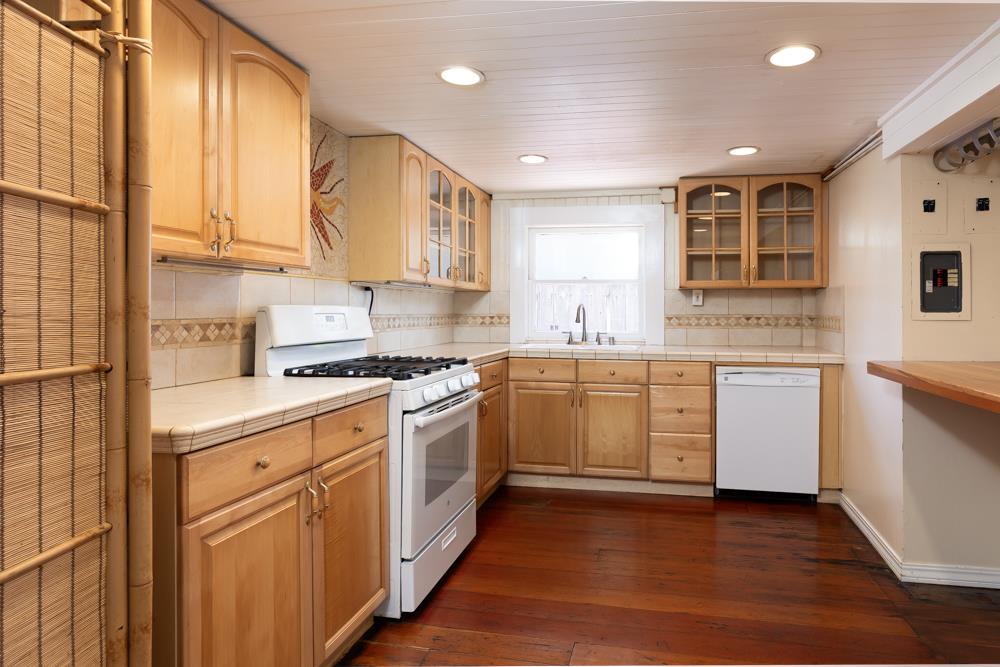 Detail Gallery Image 34 of 60 For 2-1130 E Cliff Dr, Santa Cruz,  CA 95062 - 4 Beds | 2 Baths