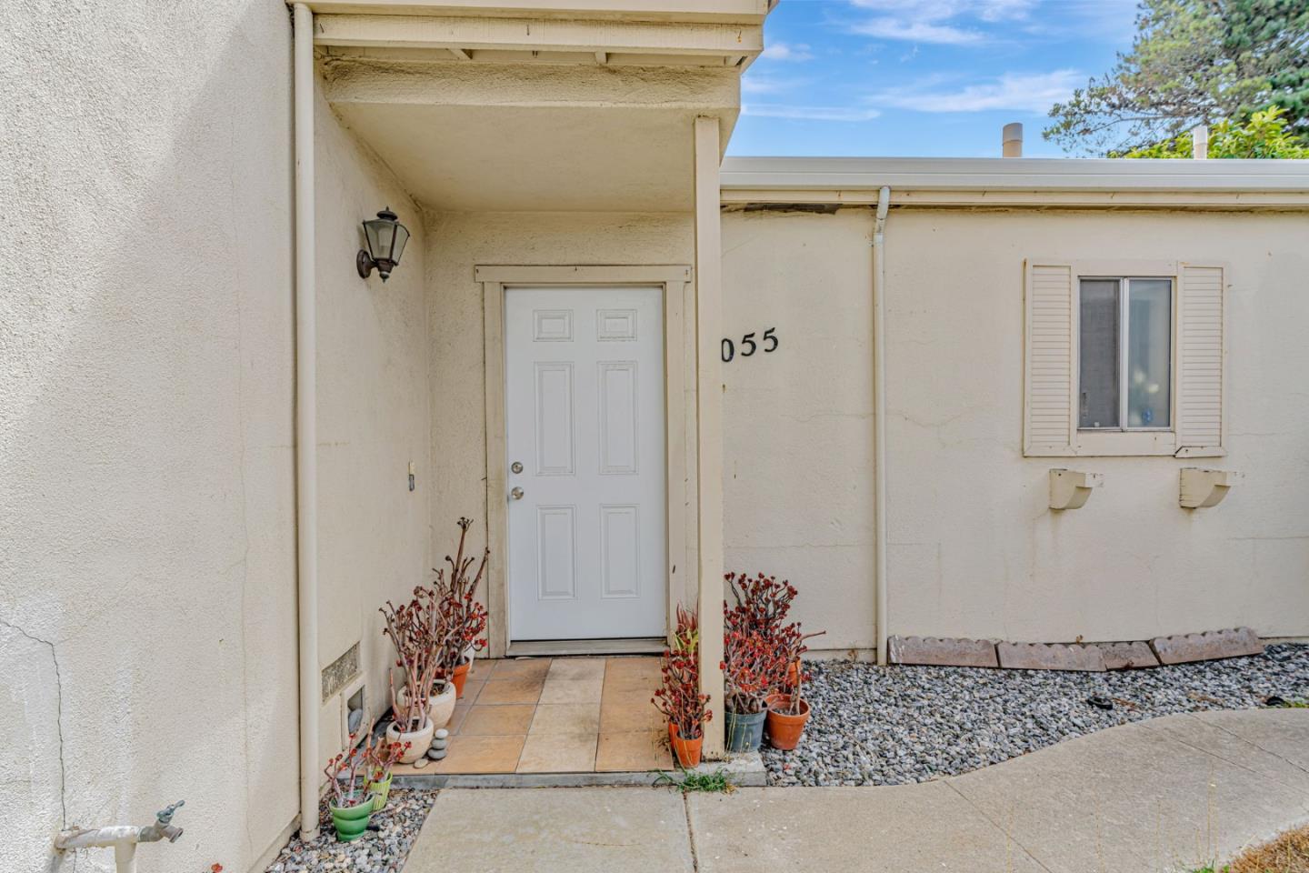 Detail Gallery Image 3 of 14 For 1055 Howe Cir, Salinas,  CA 93907 - 2 Beds | 2 Baths