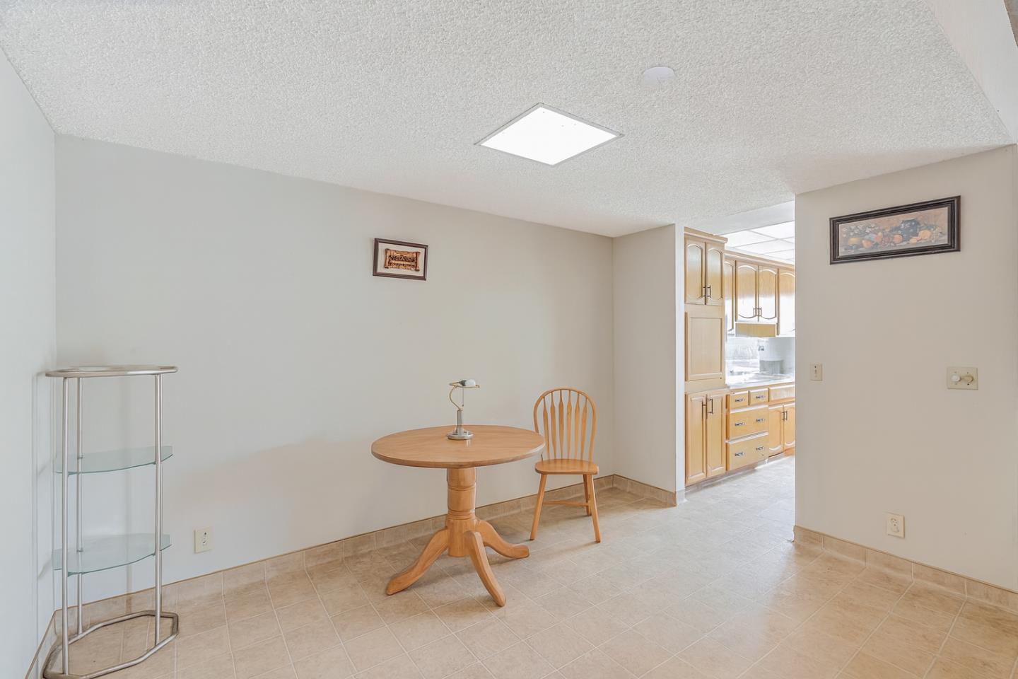 Detail Gallery Image 5 of 14 For 1055 Howe Cir, Salinas,  CA 93907 - 2 Beds | 2 Baths