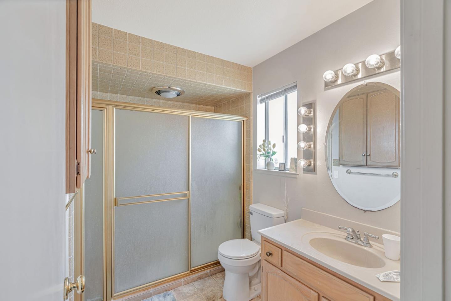 Detail Gallery Image 8 of 14 For 1055 Howe Cir, Salinas,  CA 93907 - 2 Beds | 2 Baths