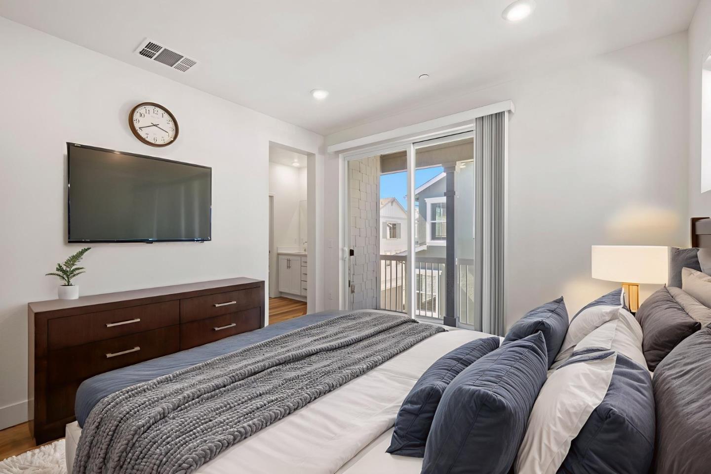Detail Gallery Image 10 of 29 For 37413 Bowline Rd, Newark,  CA 94560 - 2 Beds | 2/1 Baths