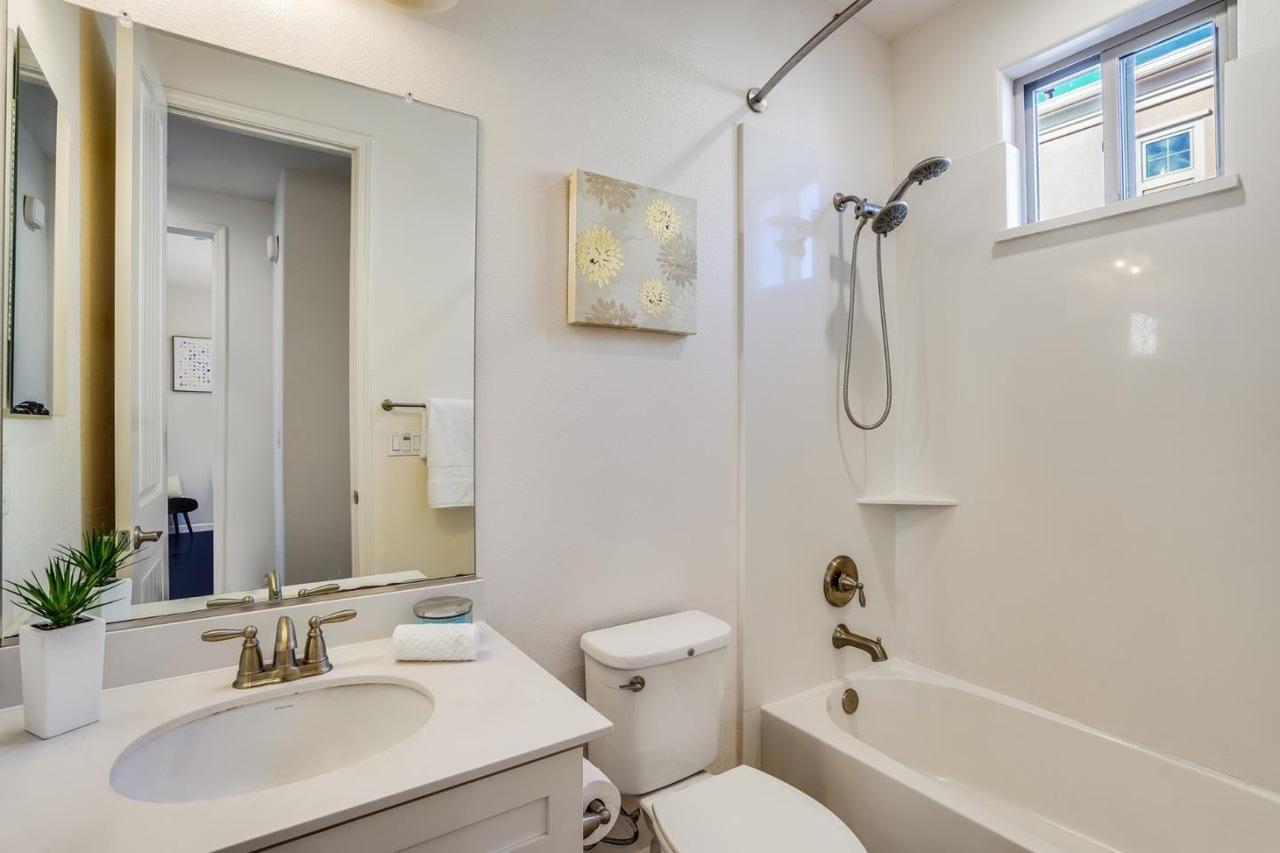 Detail Gallery Image 10 of 17 For 1958 Trento Loop, Milpitas,  CA 95035 - 3 Beds | 3 Baths