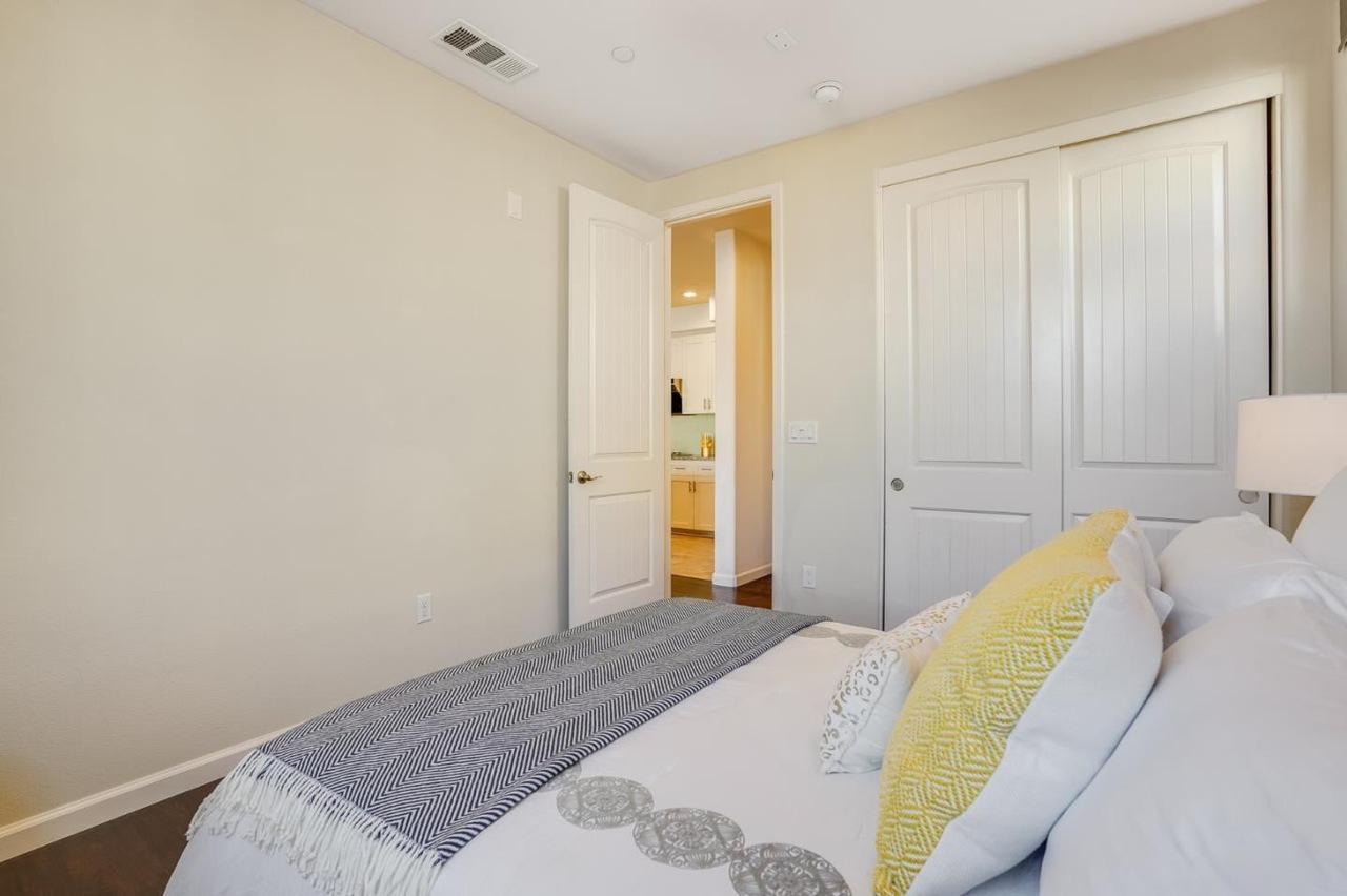 Detail Gallery Image 12 of 17 For 1958 Trento Loop, Milpitas,  CA 95035 - 3 Beds | 3 Baths