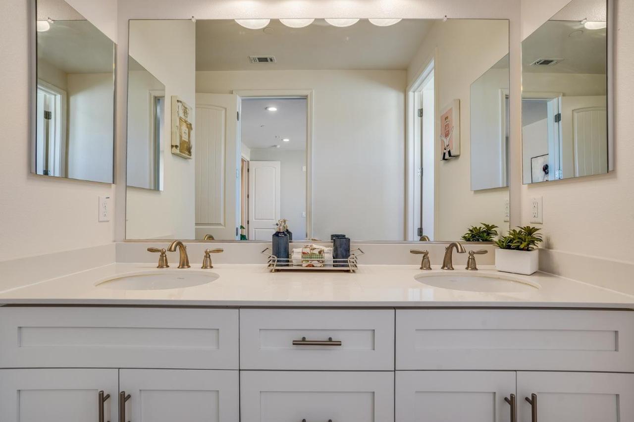 Detail Gallery Image 17 of 17 For 1958 Trento Loop, Milpitas,  CA 95035 - 3 Beds | 3 Baths