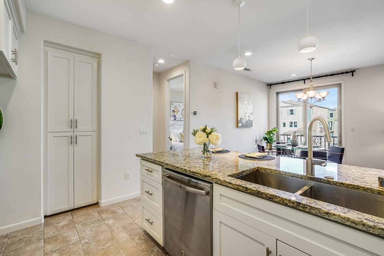 Detail Gallery Image 3 of 17 For 1958 Trento Loop, Milpitas,  CA 95035 - 3 Beds | 3 Baths