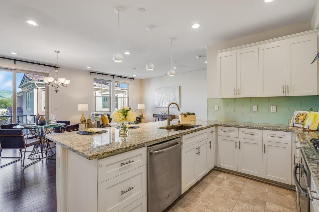Detail Gallery Image 4 of 17 For 1958 Trento Loop, Milpitas,  CA 95035 - 3 Beds | 3 Baths