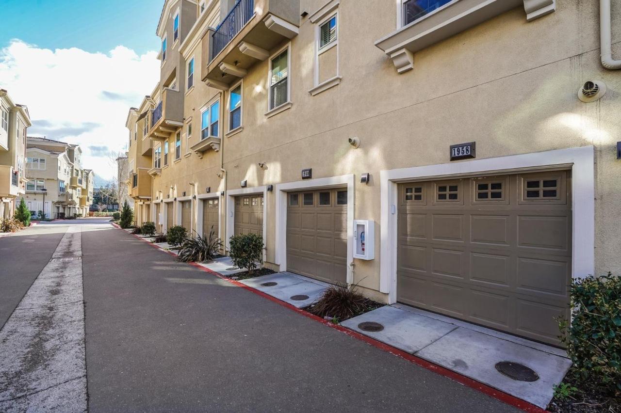Detail Gallery Image 7 of 17 For 1958 Trento Loop, Milpitas,  CA 95035 - 3 Beds | 3 Baths