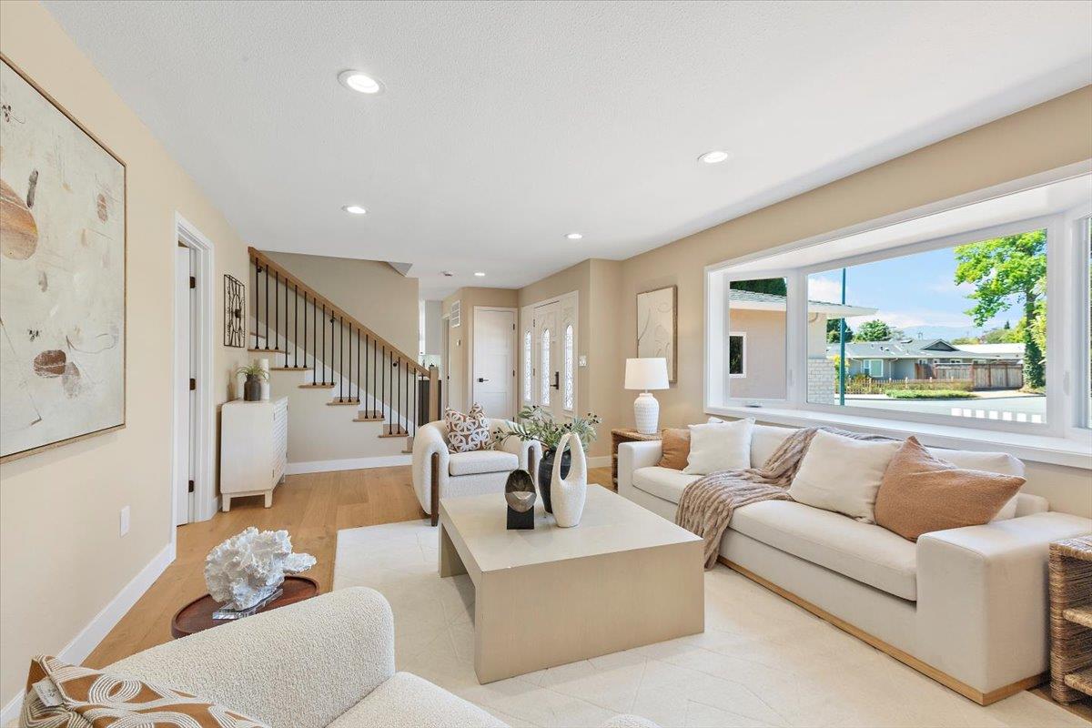 Detail Gallery Image 10 of 47 For 1744 Lark Ln, Sunnyvale,  CA 94087 - 4 Beds | 3 Baths
