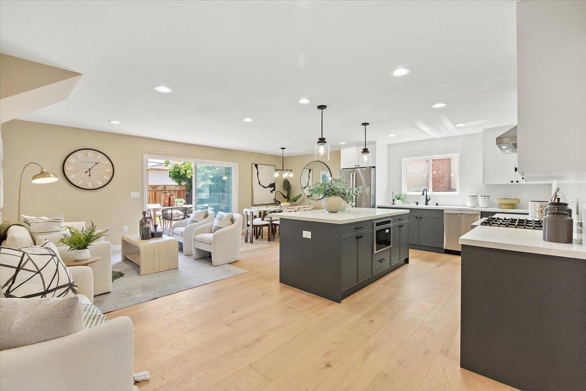 Detail Gallery Image 11 of 47 For 1744 Lark Ln, Sunnyvale,  CA 94087 - 4 Beds | 3 Baths