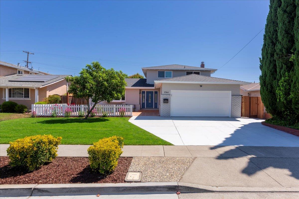 Detail Gallery Image 2 of 47 For 1744 Lark Ln, Sunnyvale,  CA 94087 - 4 Beds | 3 Baths