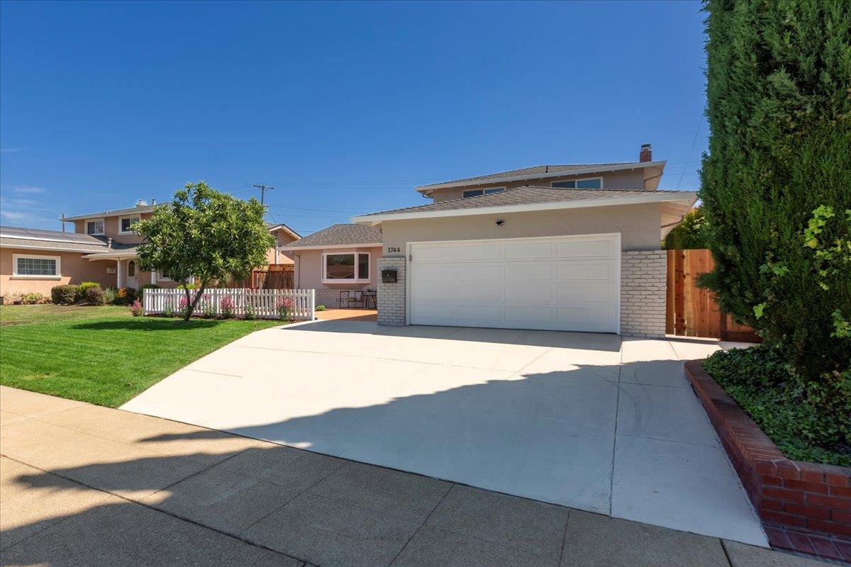 Detail Gallery Image 3 of 47 For 1744 Lark Ln, Sunnyvale,  CA 94087 - 4 Beds | 3 Baths