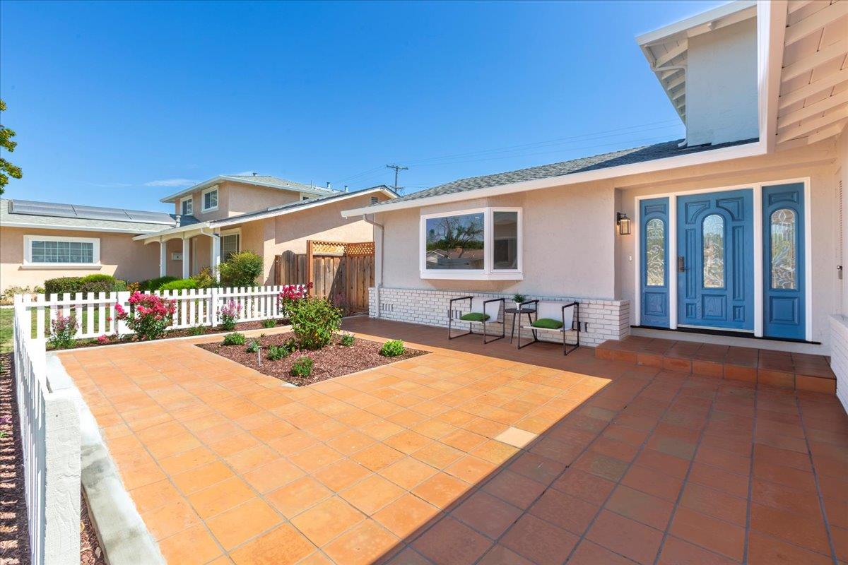 Detail Gallery Image 5 of 47 For 1744 Lark Ln, Sunnyvale,  CA 94087 - 4 Beds | 3 Baths