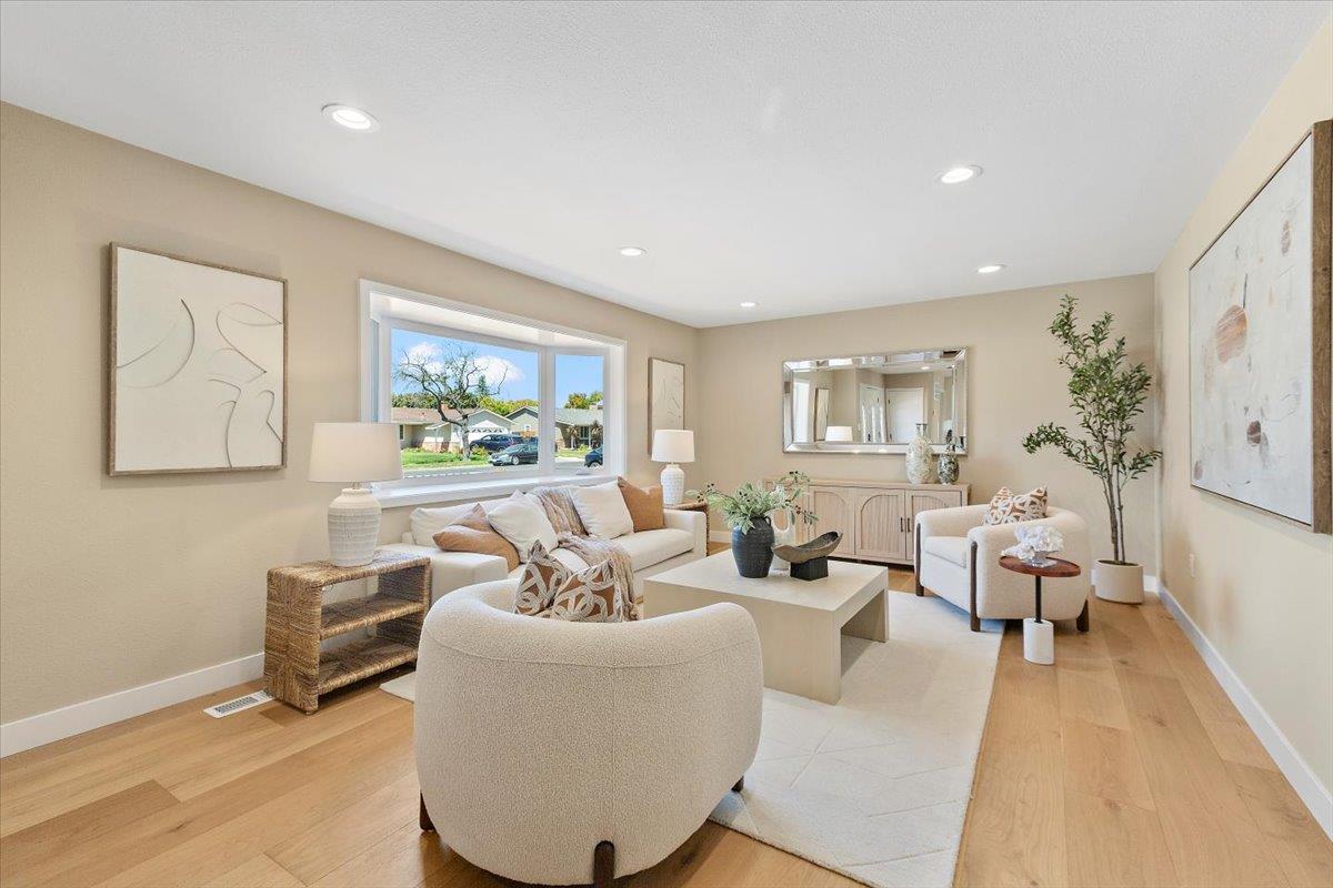 Detail Gallery Image 8 of 47 For 1744 Lark Ln, Sunnyvale,  CA 94087 - 4 Beds | 3 Baths