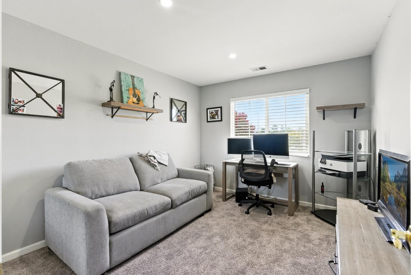Detail Gallery Image 10 of 18 For 201 Ronan Ave, Gilroy,  CA 95020 - 3 Beds | 2/1 Baths