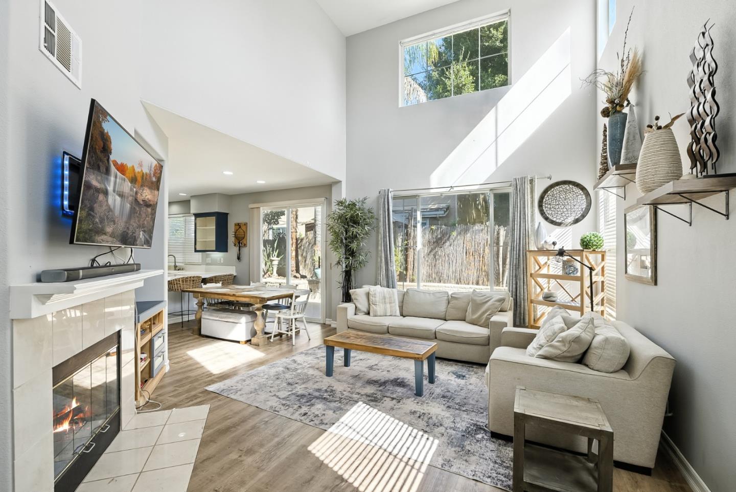 Detail Gallery Image 3 of 18 For 201 Ronan Ave, Gilroy,  CA 95020 - 3 Beds | 2/1 Baths