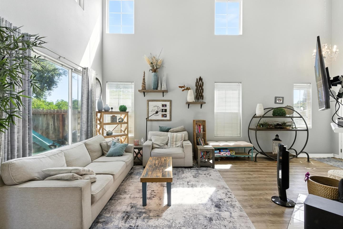 Detail Gallery Image 5 of 18 For 201 Ronan Ave, Gilroy,  CA 95020 - 3 Beds | 2/1 Baths