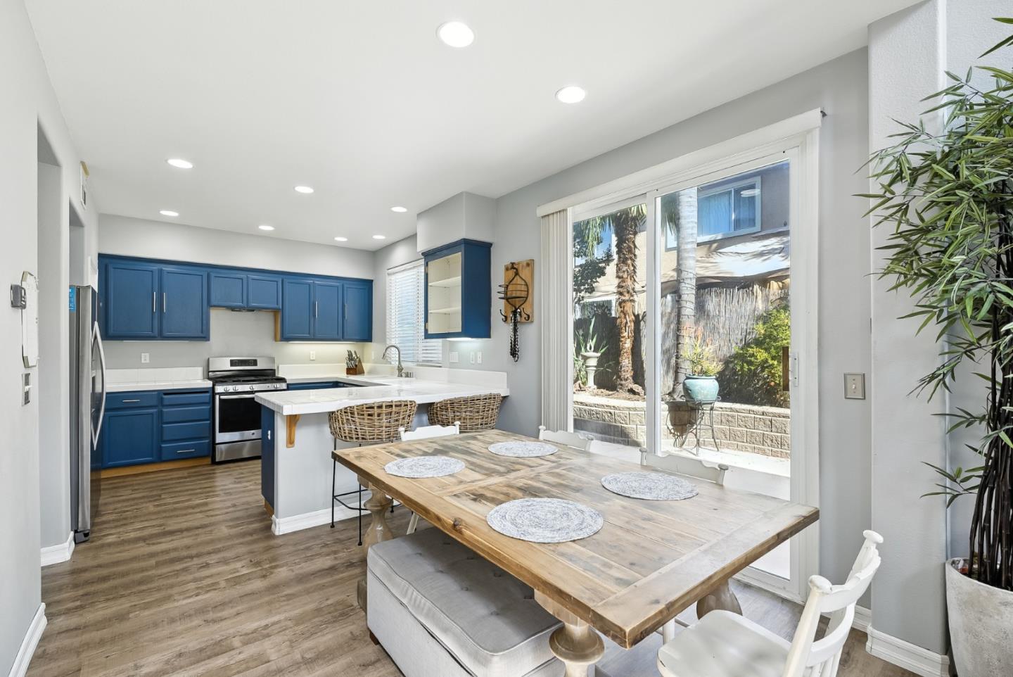 Detail Gallery Image 6 of 18 For 201 Ronan Ave, Gilroy,  CA 95020 - 3 Beds | 2/1 Baths