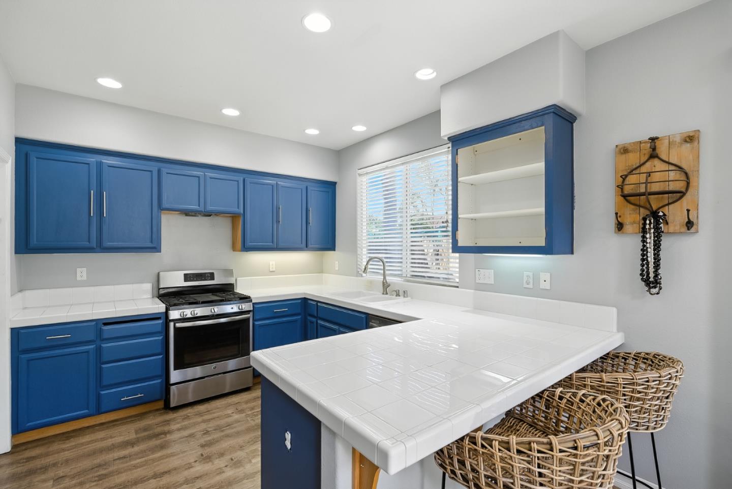 Detail Gallery Image 7 of 18 For 201 Ronan Ave, Gilroy,  CA 95020 - 3 Beds | 2/1 Baths