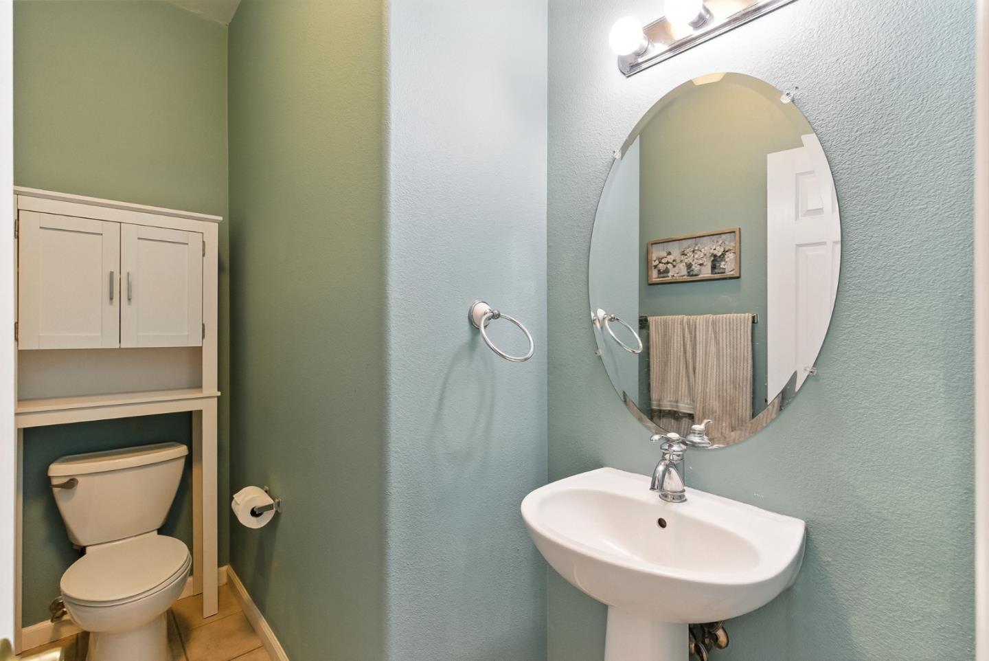Detail Gallery Image 8 of 18 For 201 Ronan Ave, Gilroy,  CA 95020 - 3 Beds | 2/1 Baths