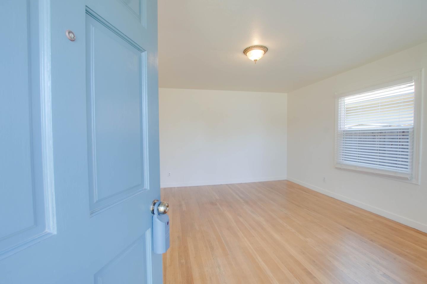 Detail Gallery Image 10 of 30 For 931 Hillcrest Rd, Hollister,  CA 95023 - 3 Beds | 1 Baths