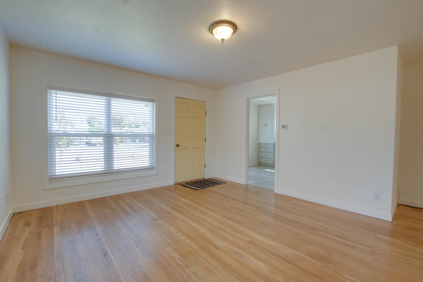 Detail Gallery Image 12 of 30 For 931 Hillcrest Rd, Hollister,  CA 95023 - 3 Beds | 1 Baths