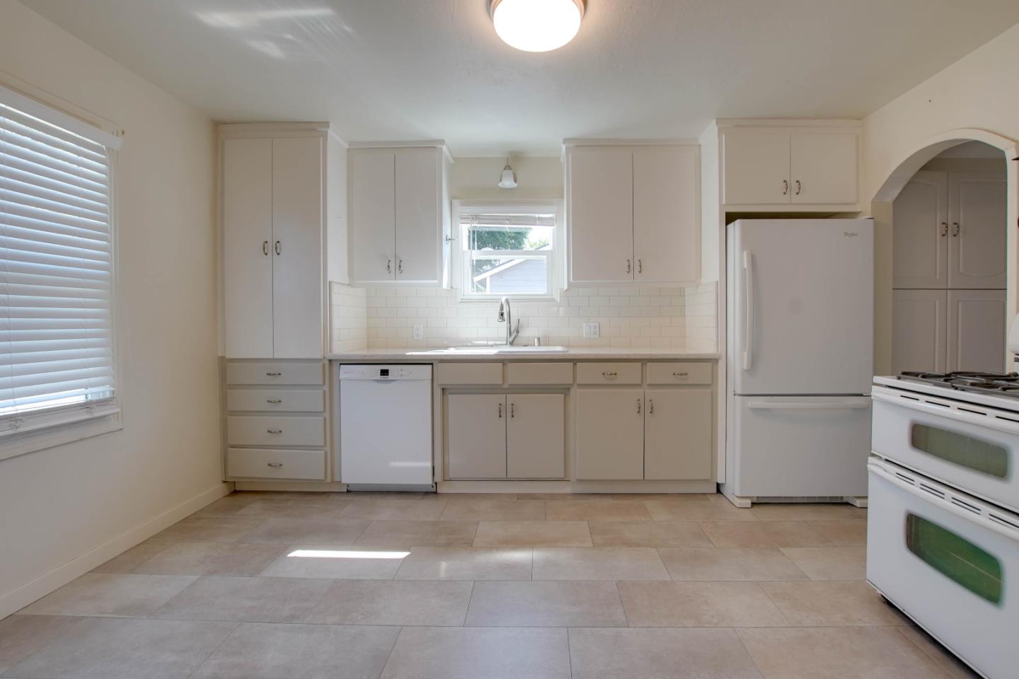 Detail Gallery Image 13 of 30 For 931 Hillcrest Rd, Hollister,  CA 95023 - 3 Beds | 1 Baths
