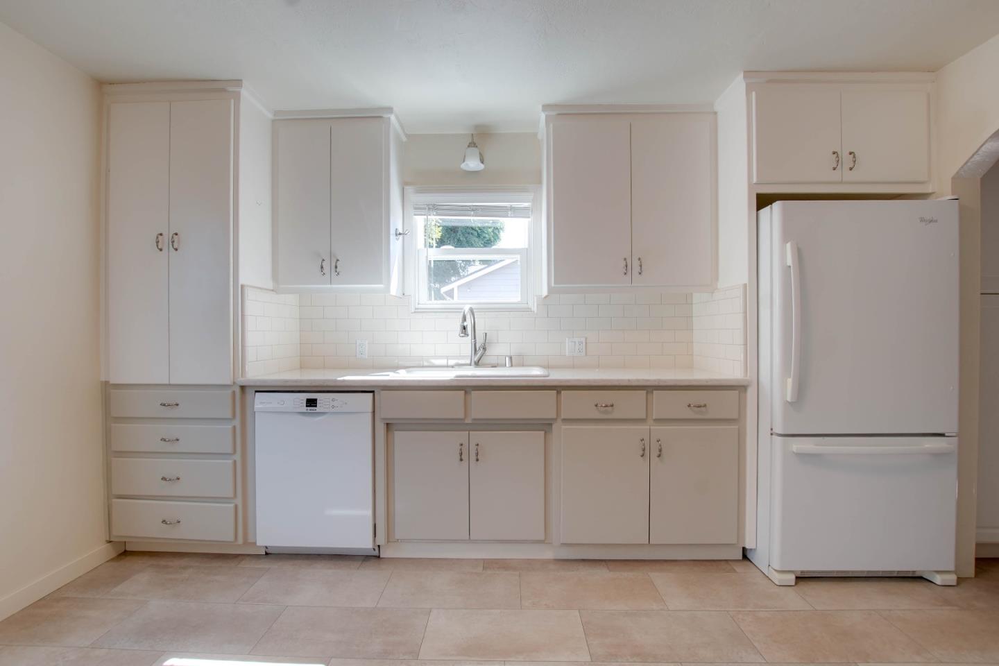 Detail Gallery Image 15 of 30 For 931 Hillcrest Rd, Hollister,  CA 95023 - 3 Beds | 1 Baths