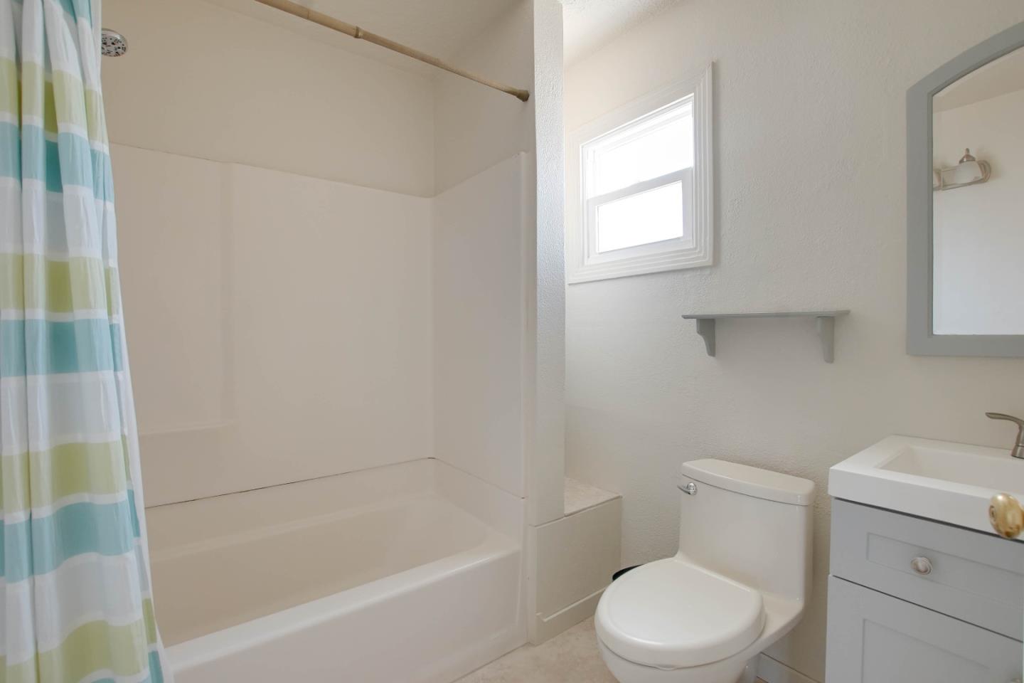 Detail Gallery Image 18 of 30 For 931 Hillcrest Rd, Hollister,  CA 95023 - 3 Beds | 1 Baths
