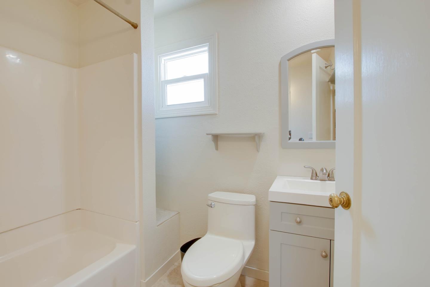Detail Gallery Image 19 of 30 For 931 Hillcrest Rd, Hollister,  CA 95023 - 3 Beds | 1 Baths