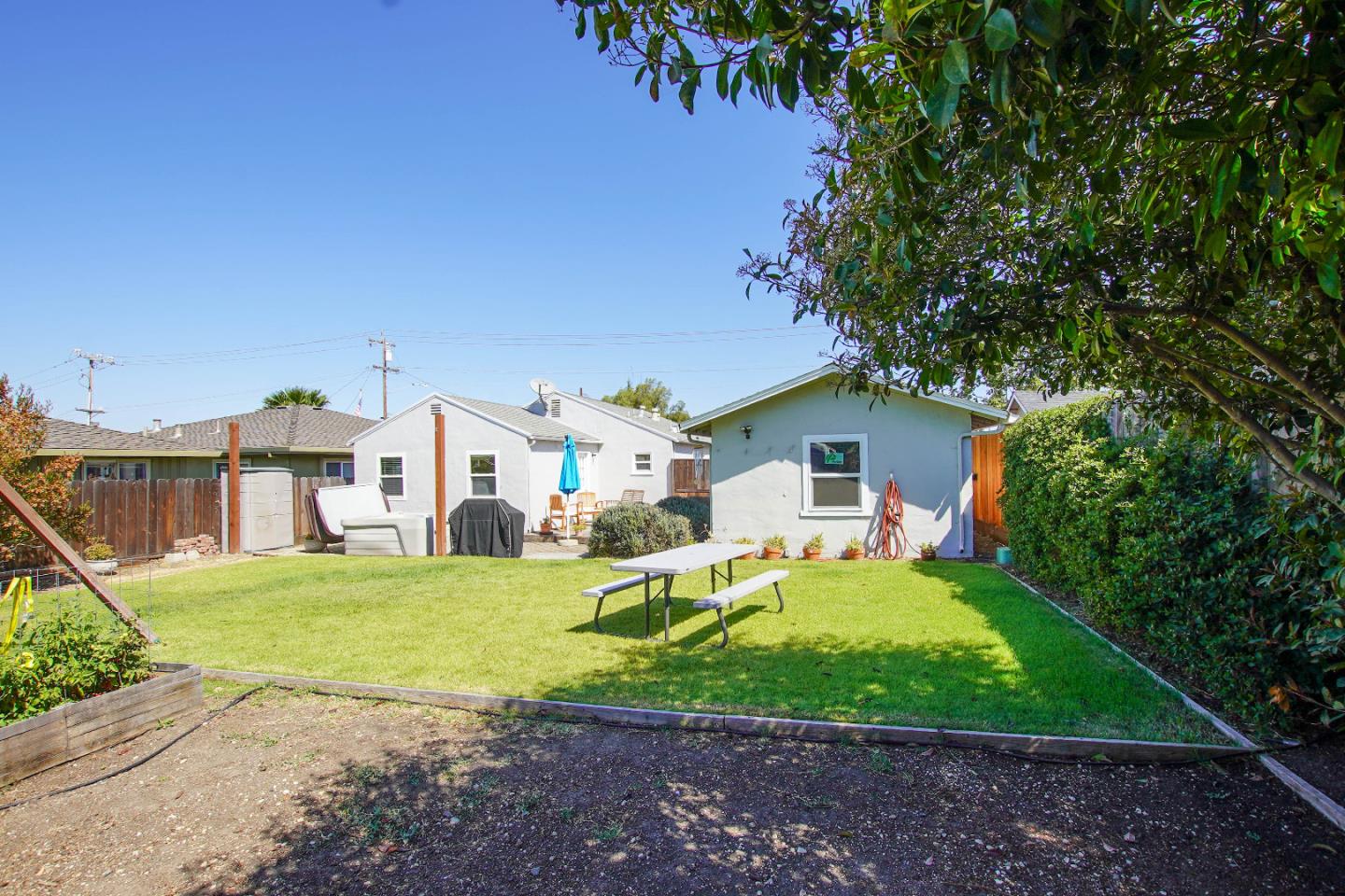Detail Gallery Image 27 of 30 For 931 Hillcrest Rd, Hollister,  CA 95023 - 3 Beds | 1 Baths