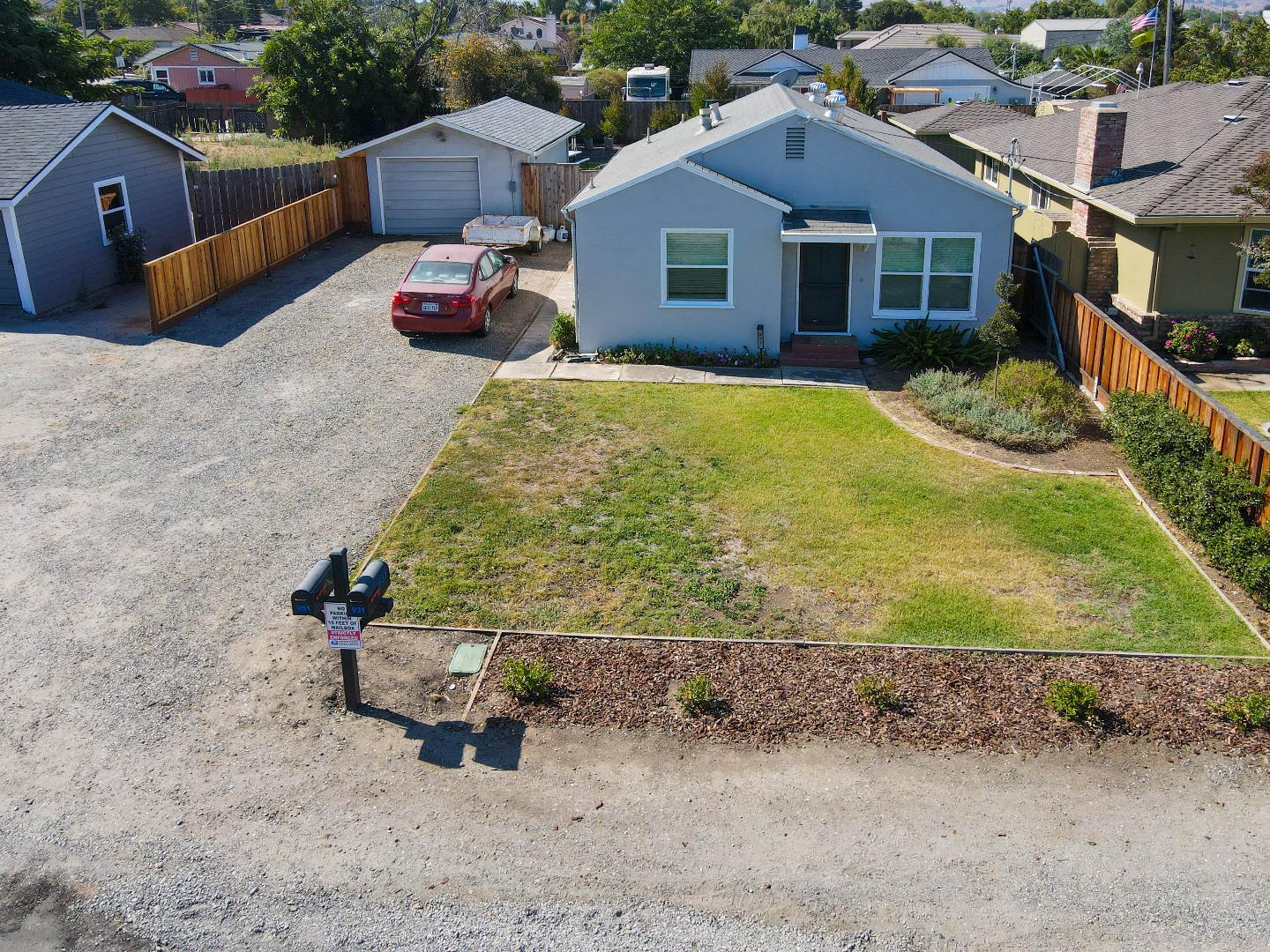 Detail Gallery Image 6 of 30 For 931 Hillcrest Rd, Hollister,  CA 95023 - 3 Beds | 1 Baths