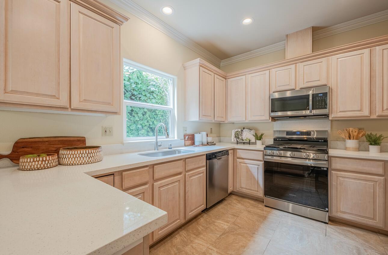Detail Gallery Image 15 of 58 For 840 Seacliff Dr, Aptos,  CA 95003 - 3 Beds | 2/1 Baths