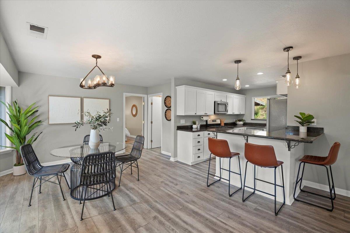 Detail Gallery Image 4 of 28 For 250 Middleton Dr, Boulder Creek,  CA 95006 - 4 Beds | 3 Baths