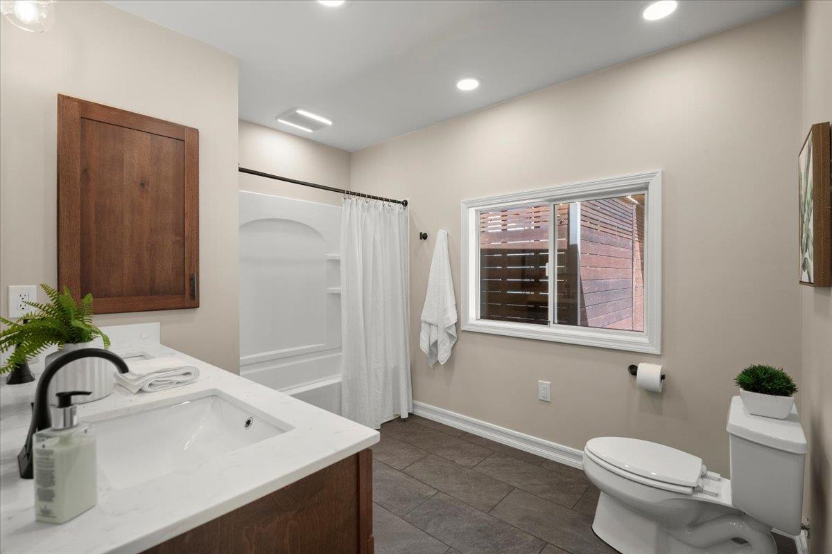 Detail Gallery Image 7 of 28 For 250 Middleton Dr, Boulder Creek,  CA 95006 - 4 Beds | 3 Baths