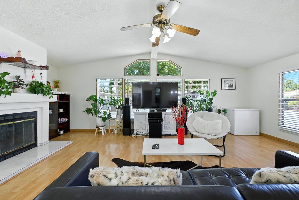 Detail Gallery Image 2 of 40 For 6130 Monterey Rd #260,  San Jose,  CA 95138 - 3 Beds | 2 Baths